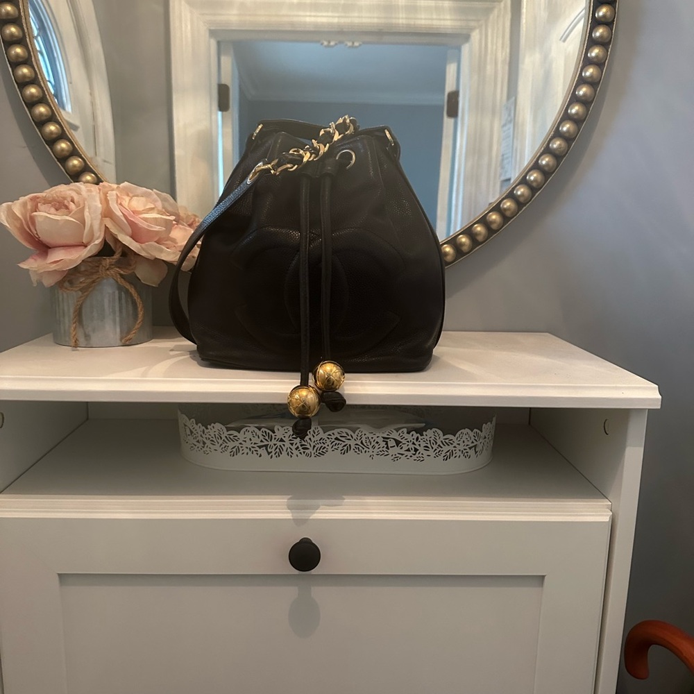 SHOW ITEM - Picture 2 of 15